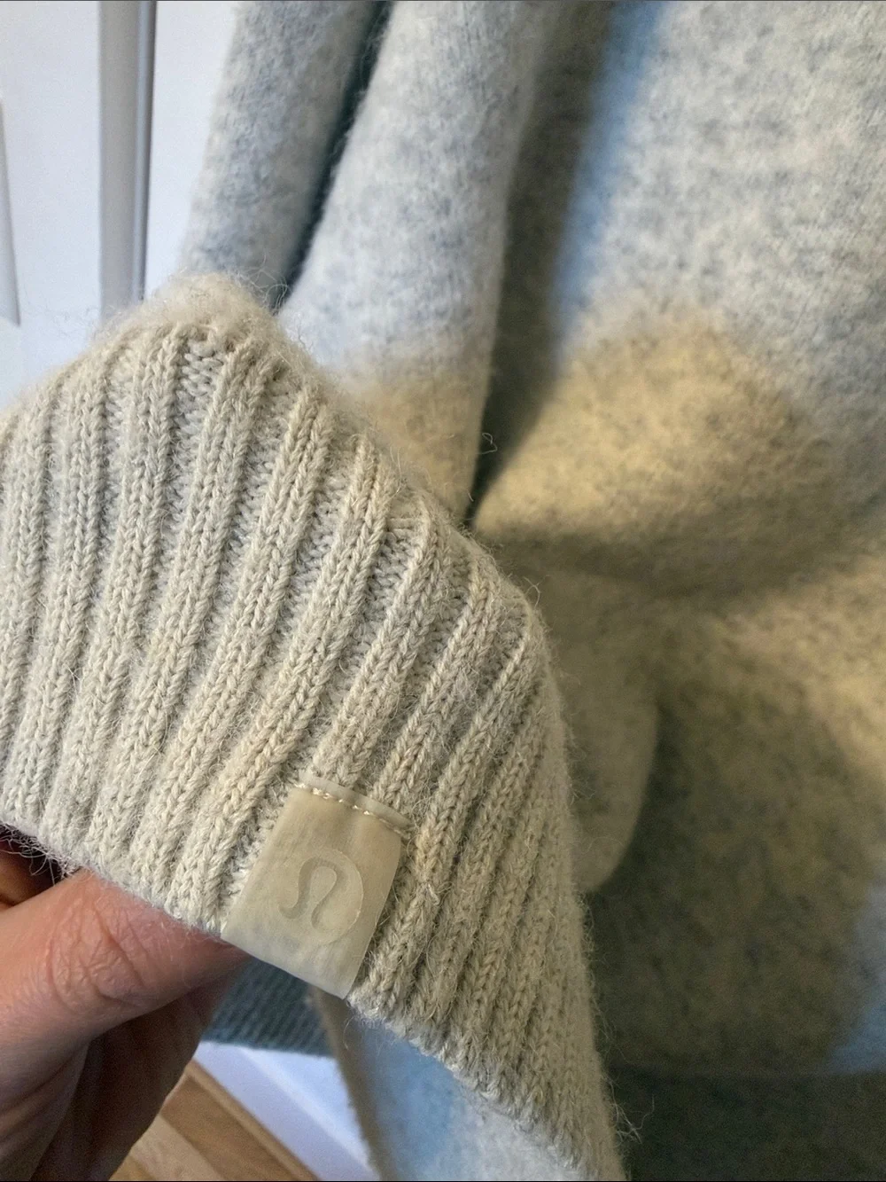 Lululemon Athletica Alpaca Wool-Blend V-Neck Sweater in Heathered Light Grey Med